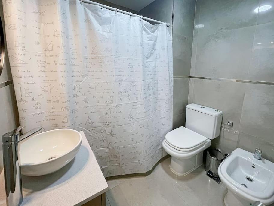 Moderno Estudio Con Balcon Y Piscina- 5l