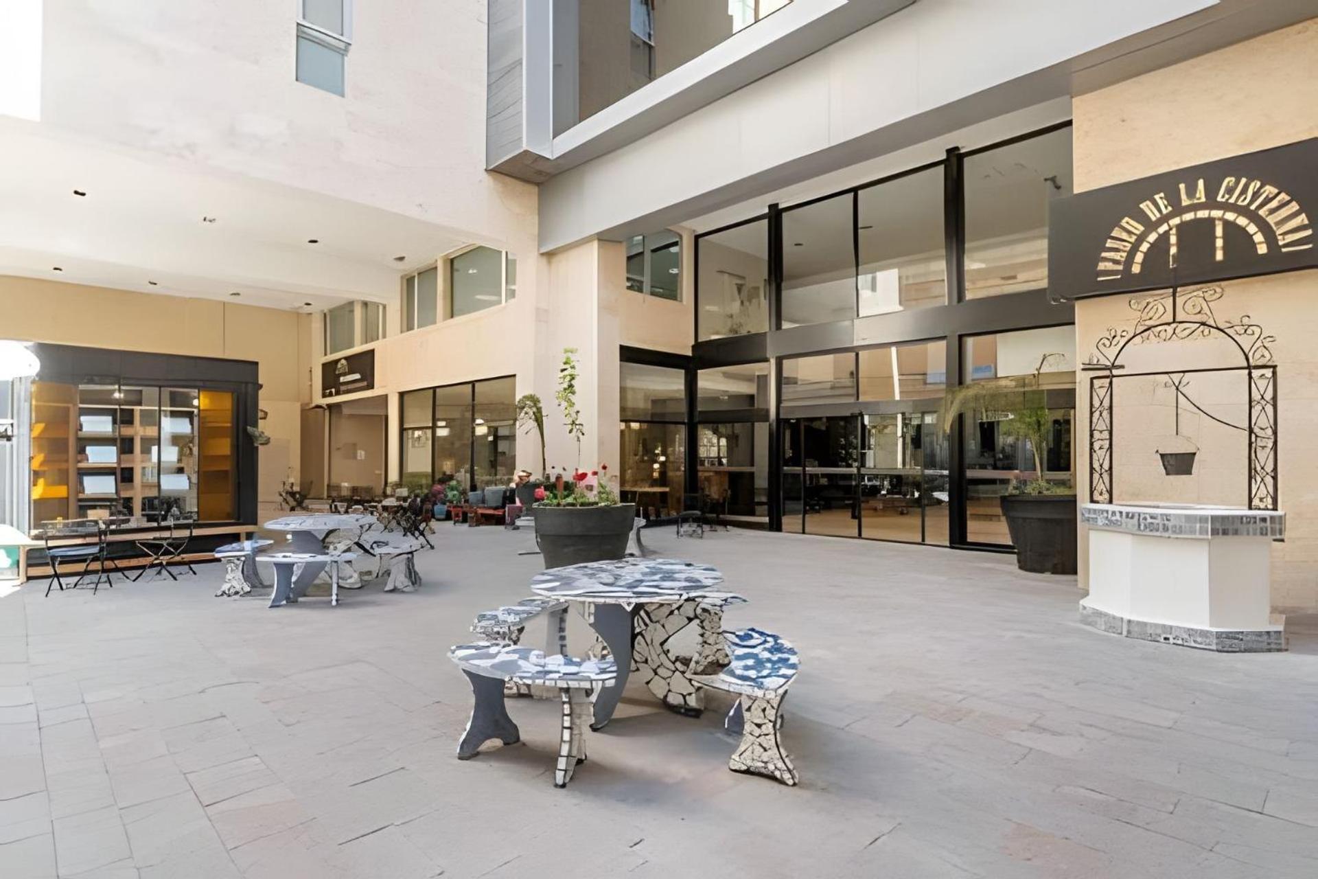 Luxury At Paseo De La Cisterna