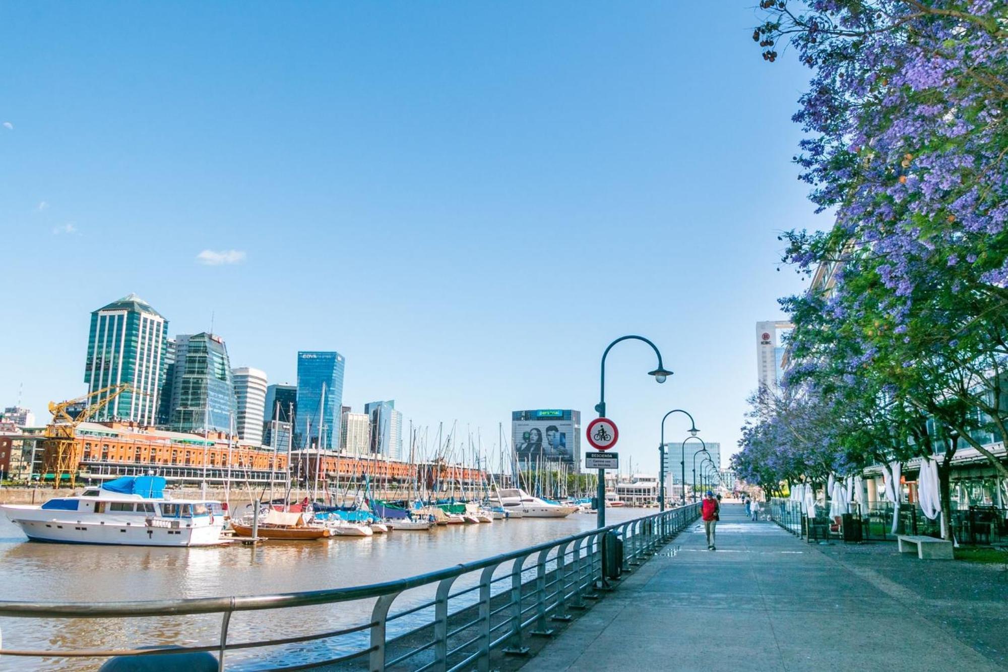 En El Centro: Teatros Y Puerto Madero Apartamento