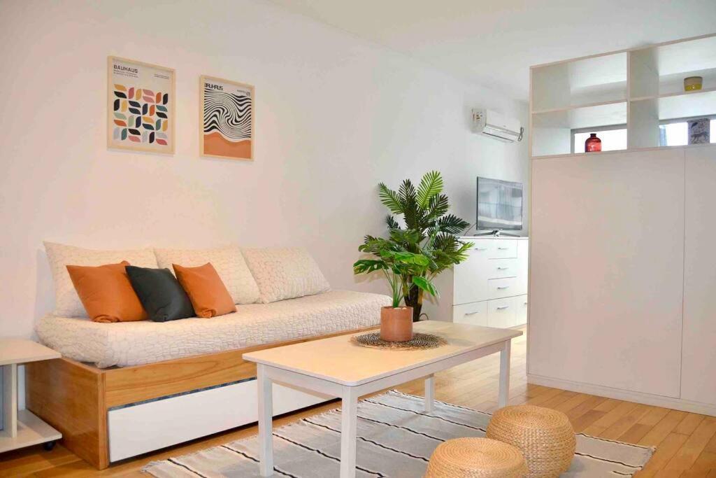 Warm, Quiet & Inviting Retreat - Steps From Palermo *