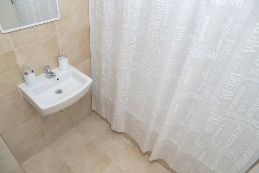 Apartamento Belgrano Amplio Luminoso, Cochera, Wifi, Cerca River Y Subte, 308