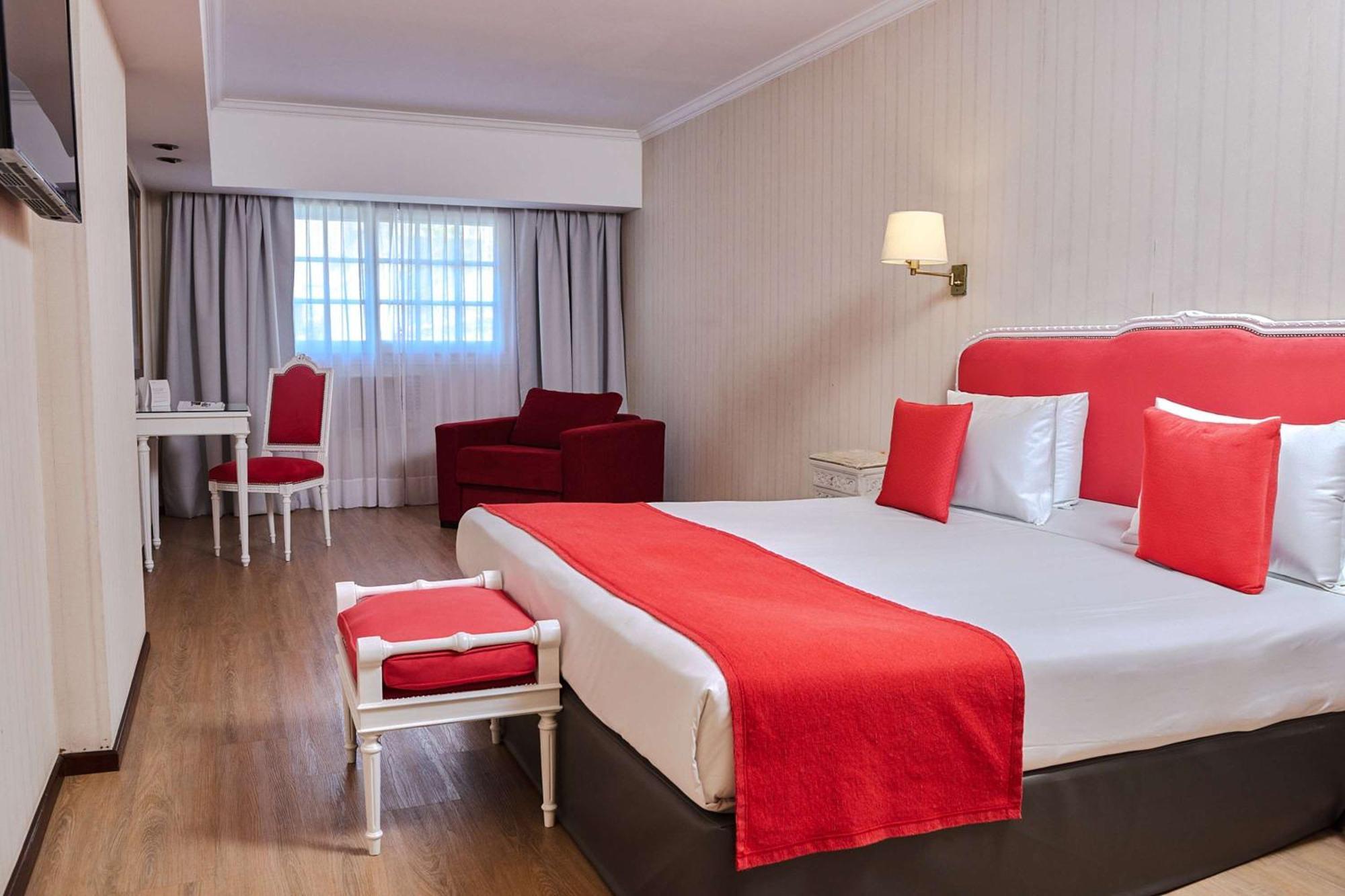 Acomodação com café da manhã  Ramada By Wyndham Centro 4*