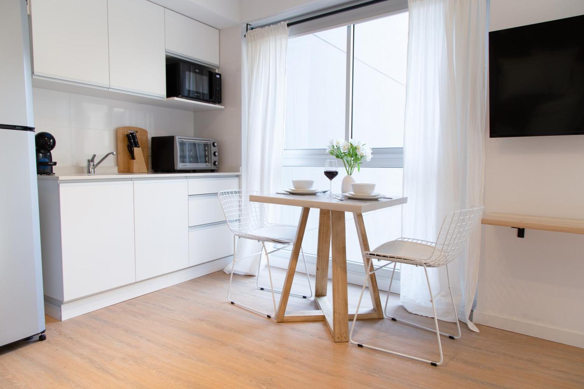 Almendro Lovely Deluxe Apartment
