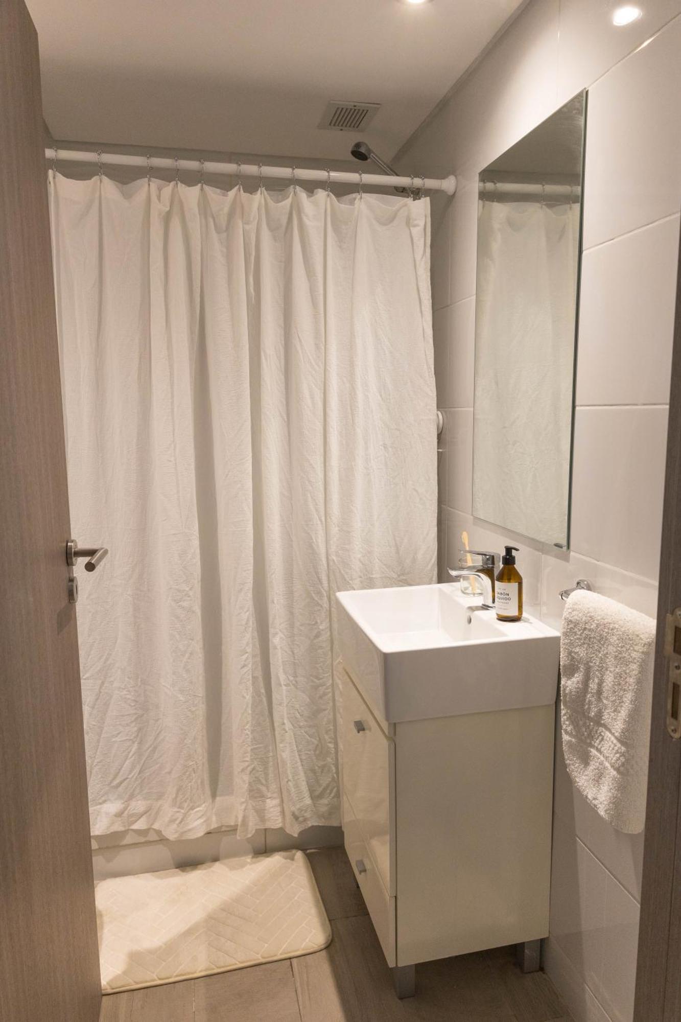 Nuevo, Piscina, Gym, Sauna, Metro A 500m