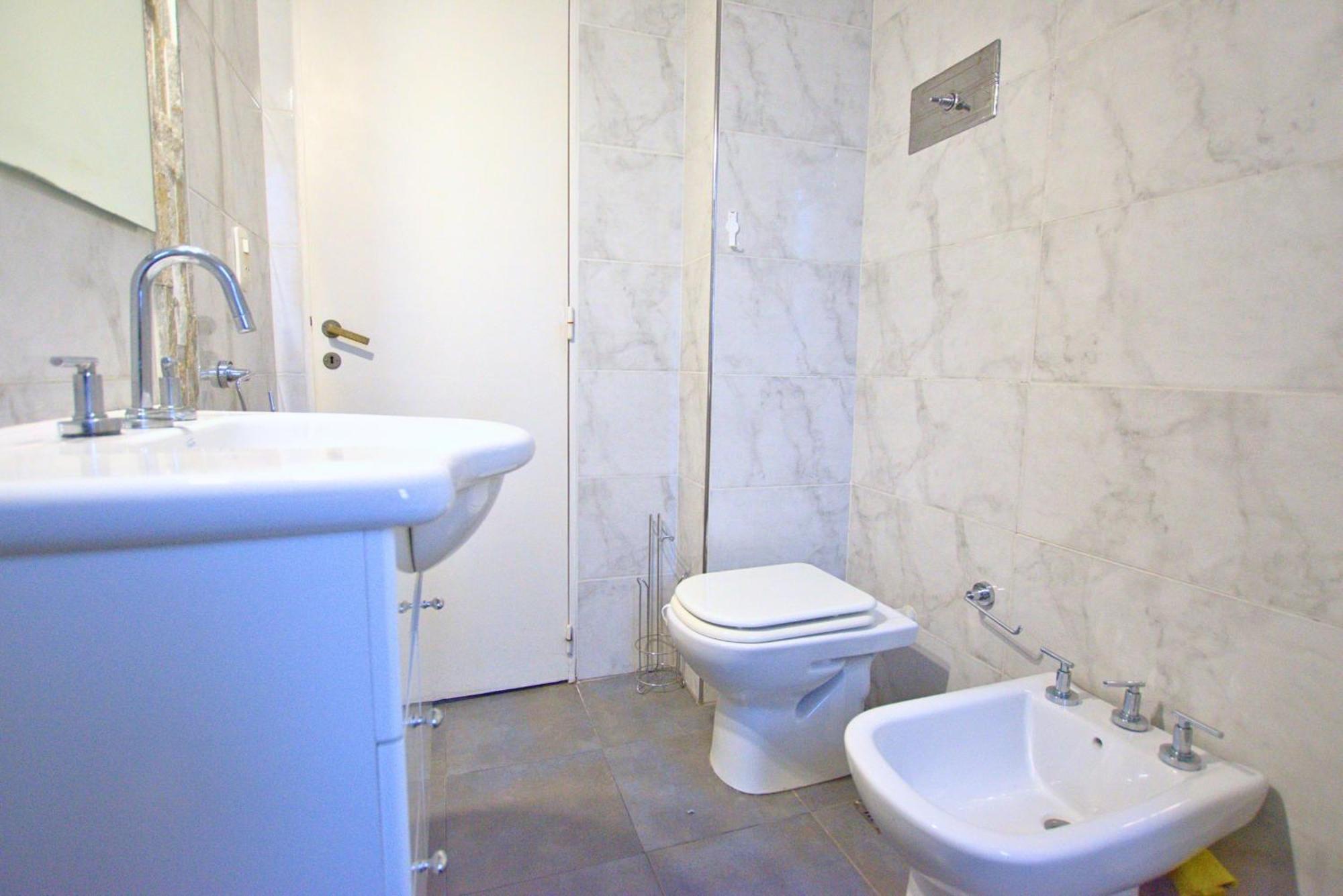 Cómodo Y Luminoso, 1 Dormitorio, Cocina, Balcón Apartamento *