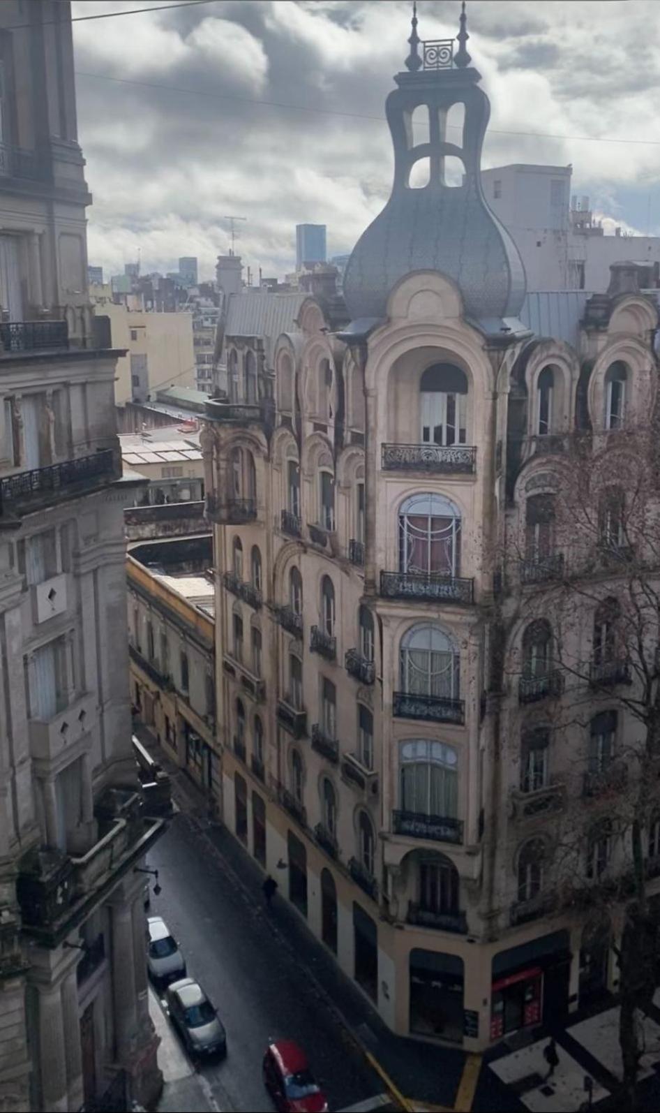 Av De Mayo 1316 - * Buenos Aires