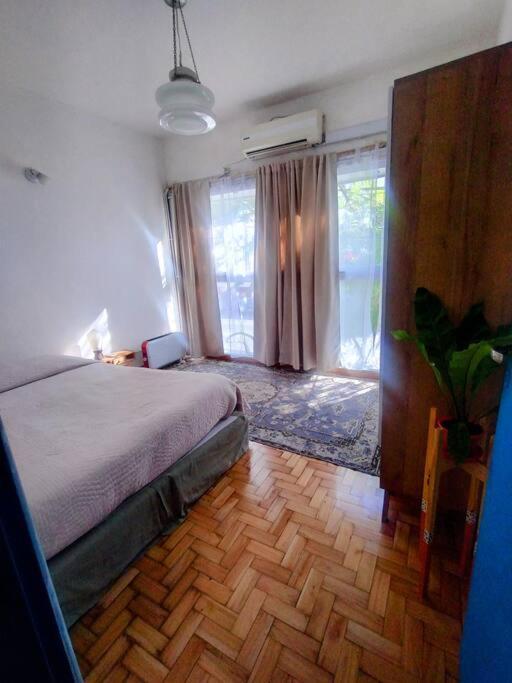 Completo En Coghlan Apartamento *