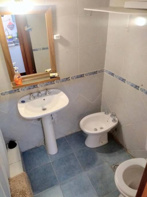 Completo En Coghlan Apartamento