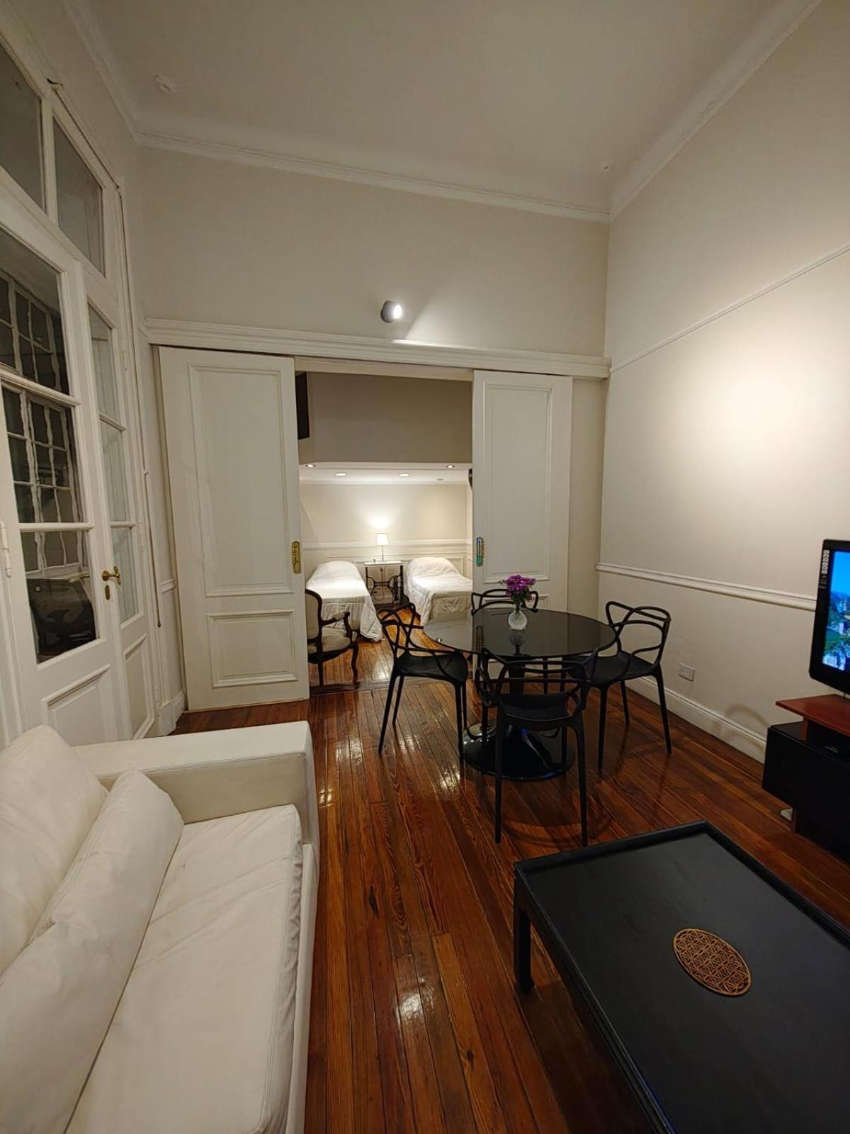 San Martin Al 900 * Ciudad Autónoma de Buenos Aires