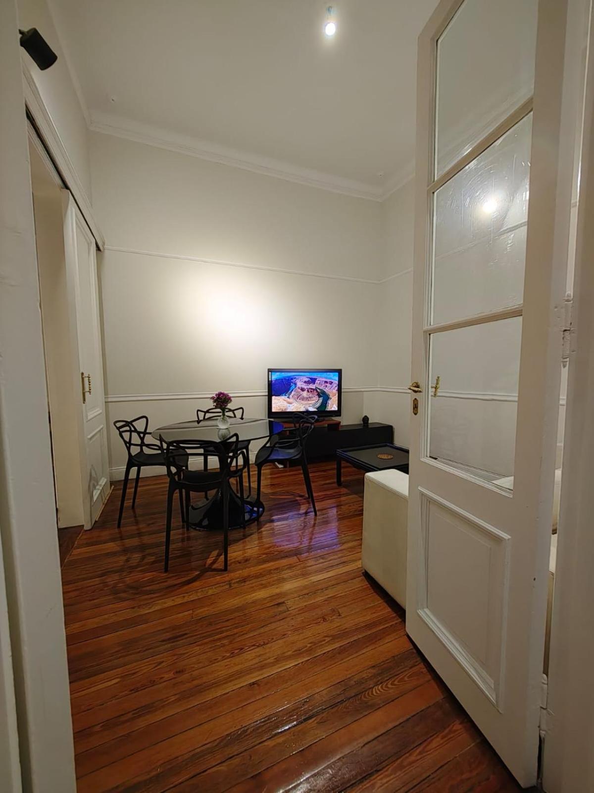 San Martin Al 900 * Ciudad Autónoma de Buenos Aires