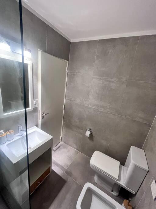 Modern And Cozy Apt, Wifi Hv, Spacious Kitchen