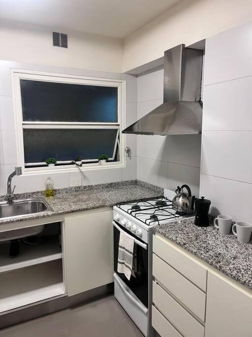 Modern And Cozy Apt, Wifi Hv, Spacious Kitchen *
