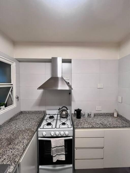 Modern And Cozy Apt, Wifi Hv, Spacious Kitchen Apartamento