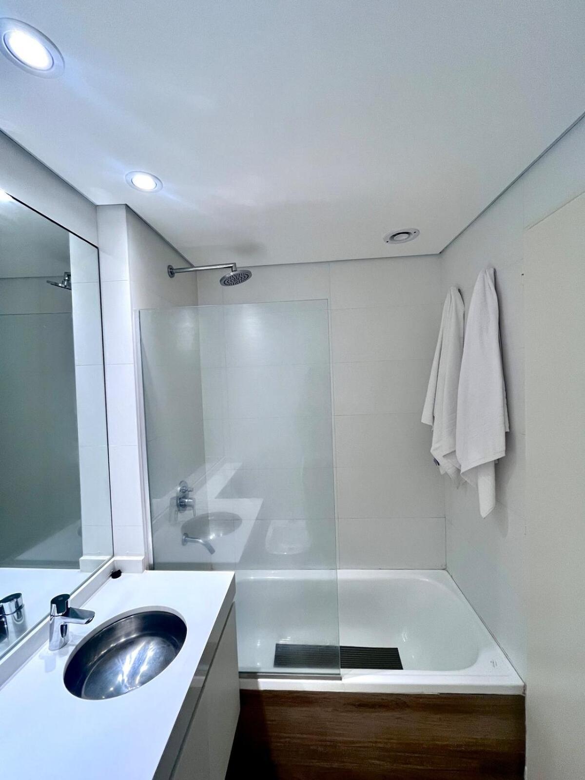 Hollywood Premium Suite, Pool, Cowork Wifi Hp, Pkg