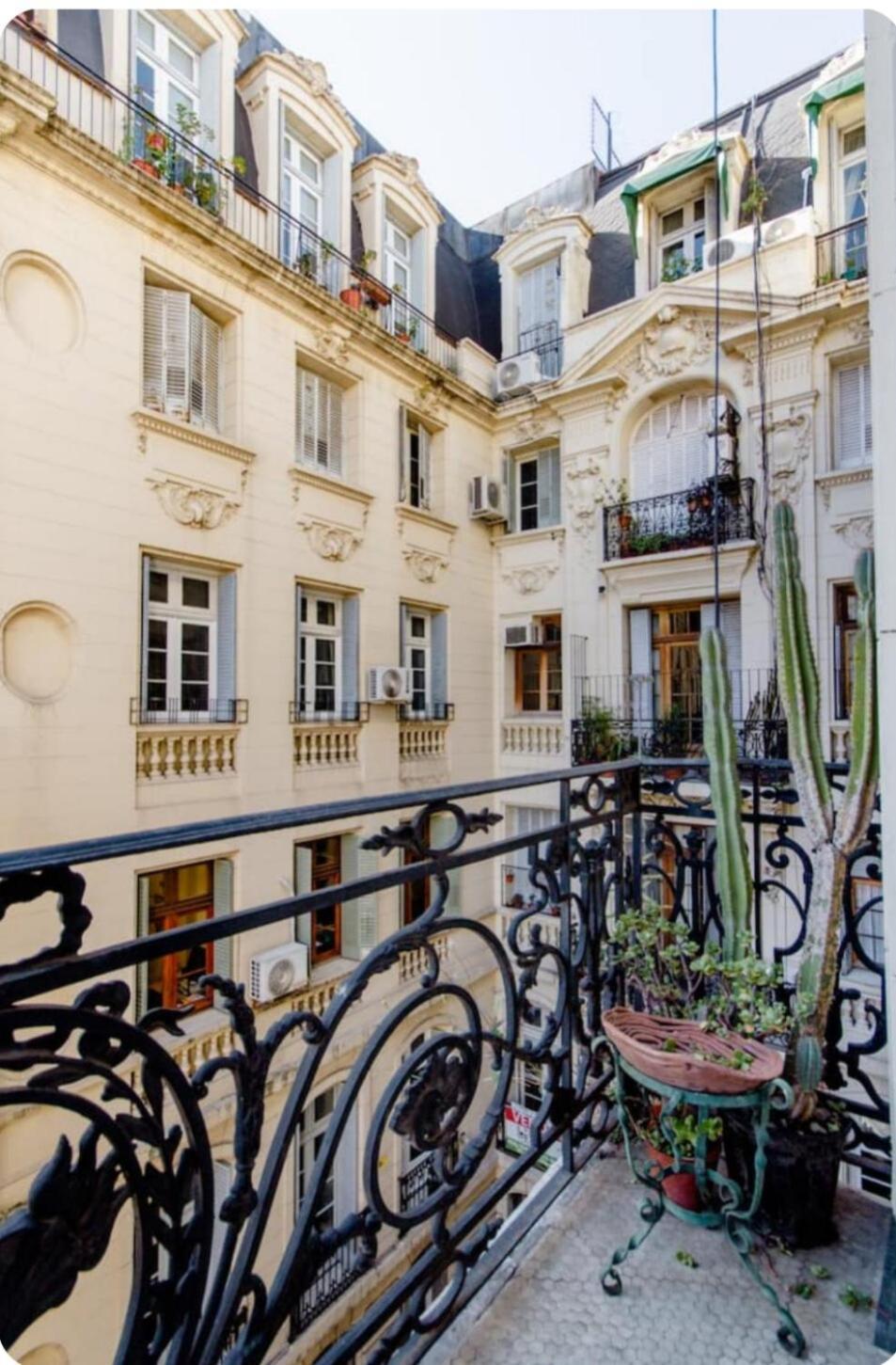 Residencia Sarandi, Grades Cuartos Privados En Habitación en casa particular Ciudad Autónoma de Buenos Aires