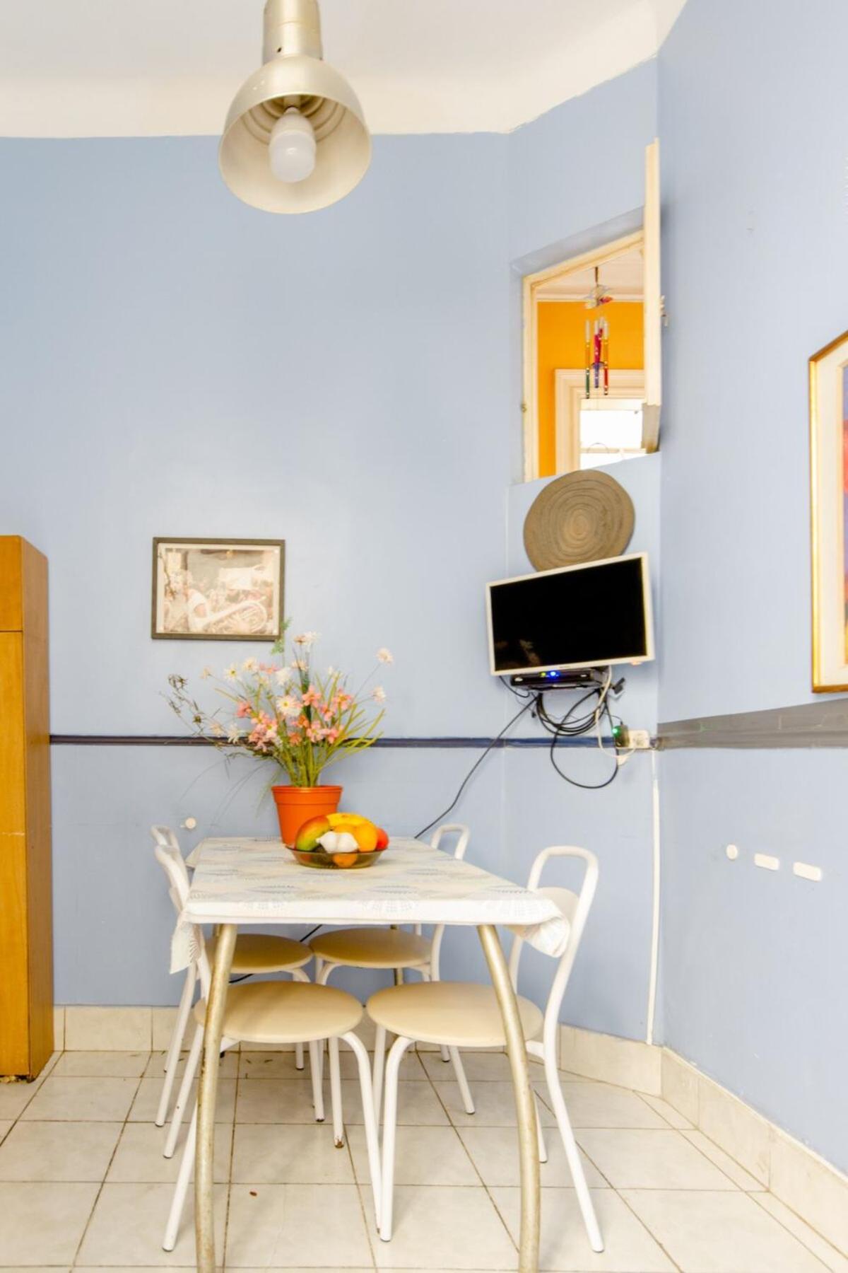 Habitación en casa particular Residencia Sarandi, Grades Cuartos Privados En
