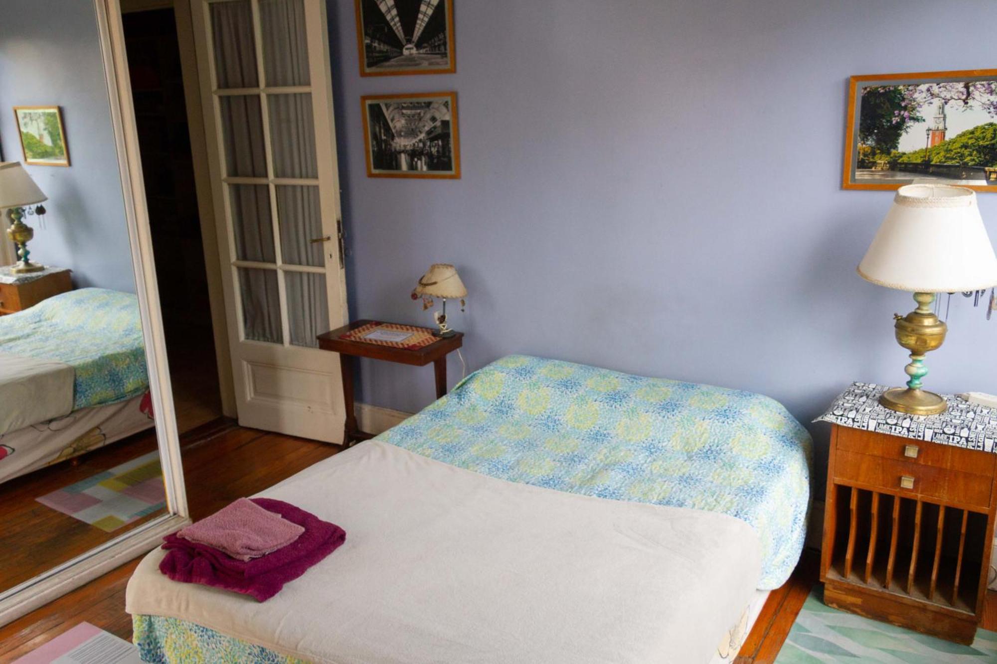 Habitación en casa particular Residencia Sarandi, Grades Cuartos Privados En Ciudad Autónoma de Buenos Aires
