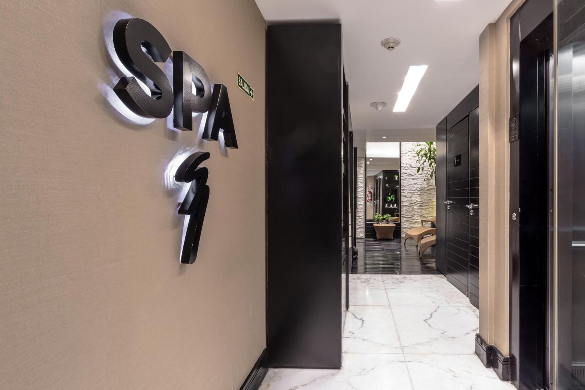 1828 Smart Boutique