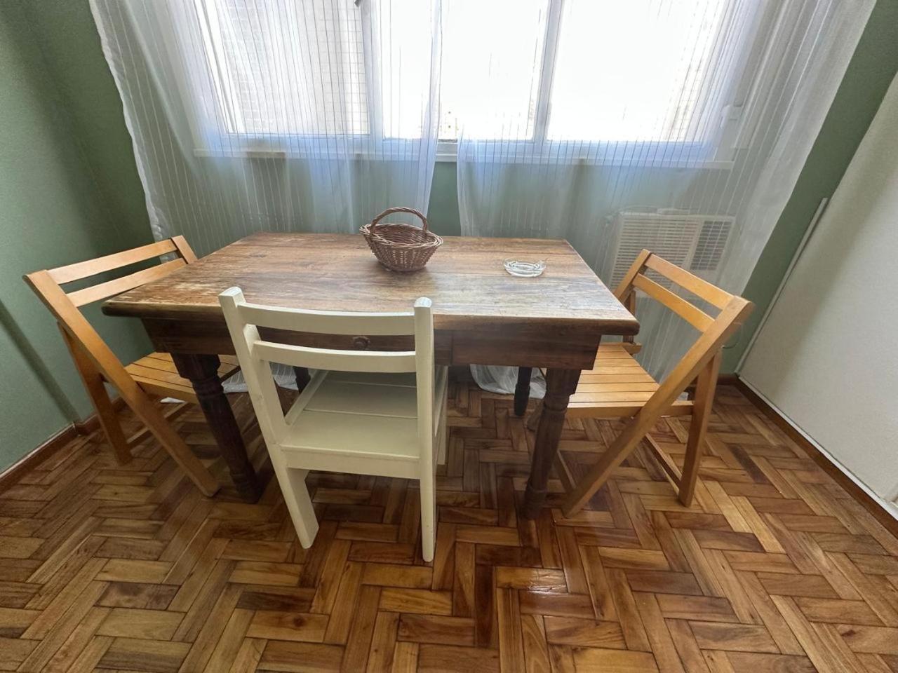 Paraiso En Av Corrientes 2300 * Ciudad Autónoma de Buenos Aires