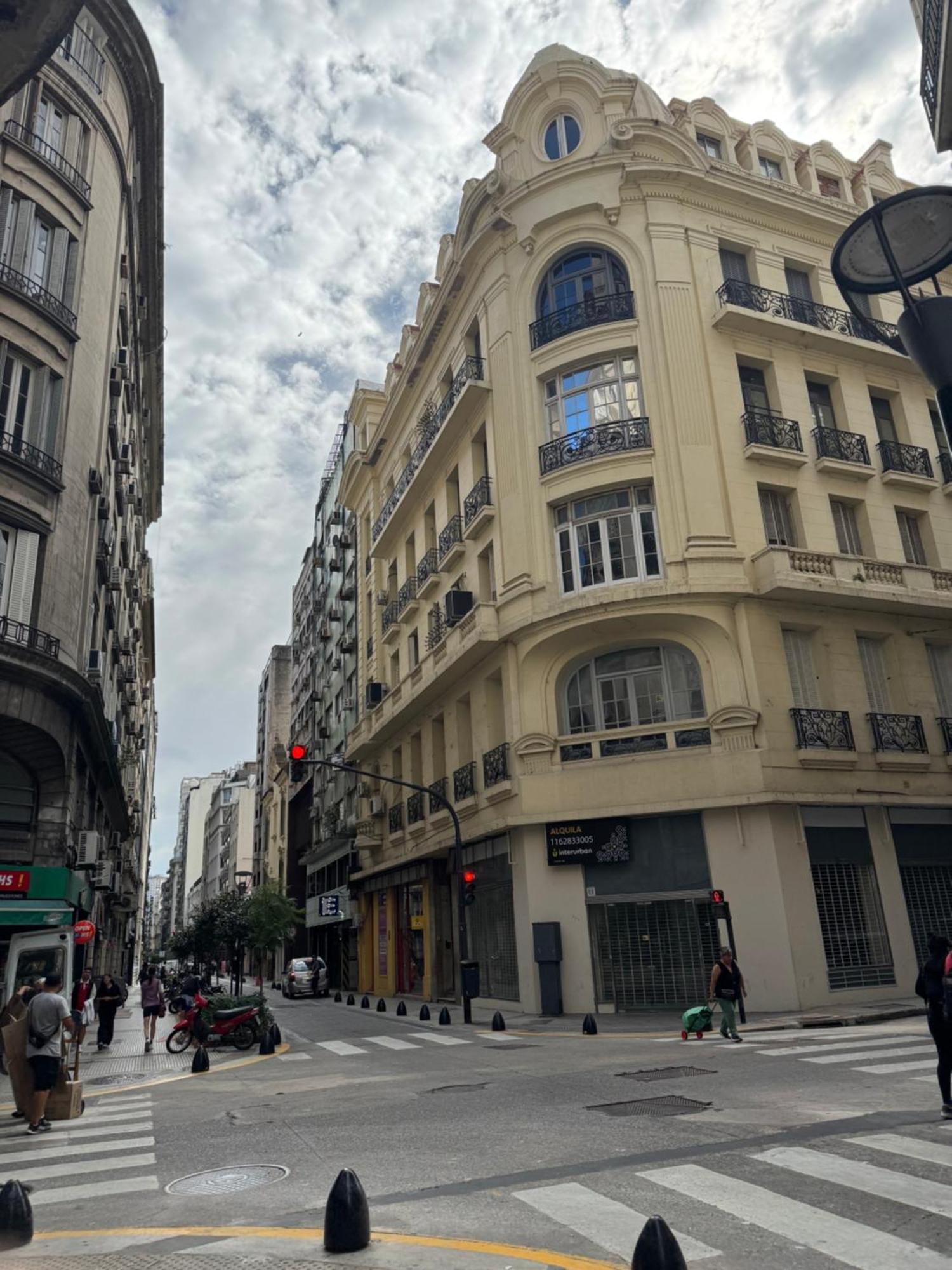 Hermoso A Metros Del Obelisco Apartamento *