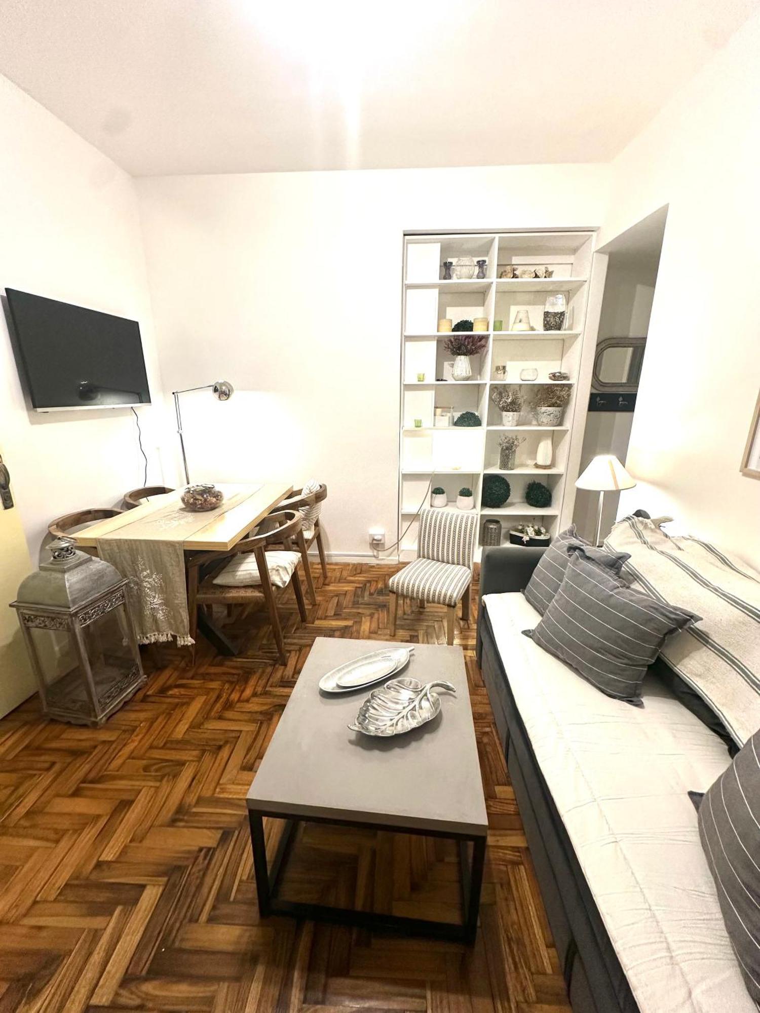 Arenales Y Talcahuano * Ciudad Autónoma de Buenos Aires