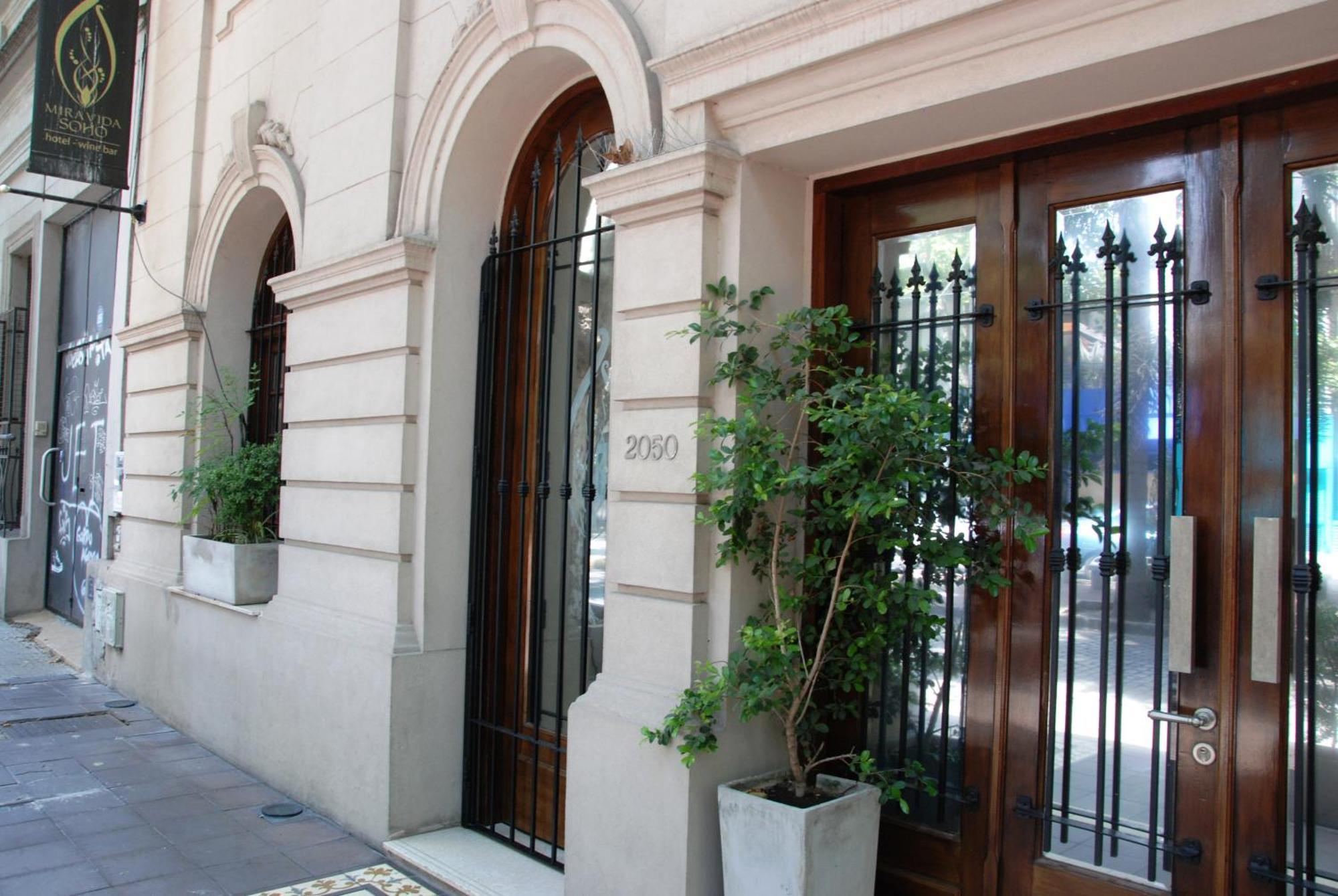 Miravida Soho & Wine Bar