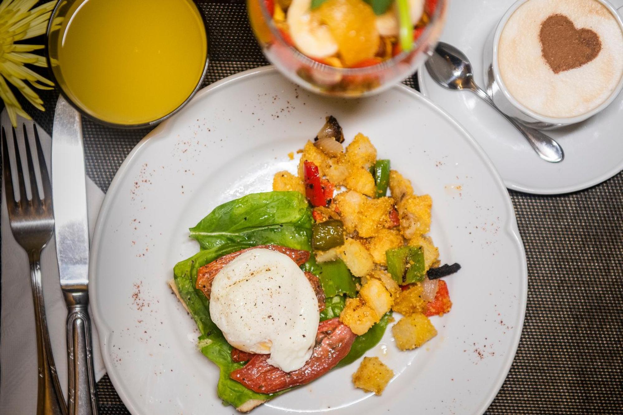 Hotel Miravida Soho & Wine Bar 3*