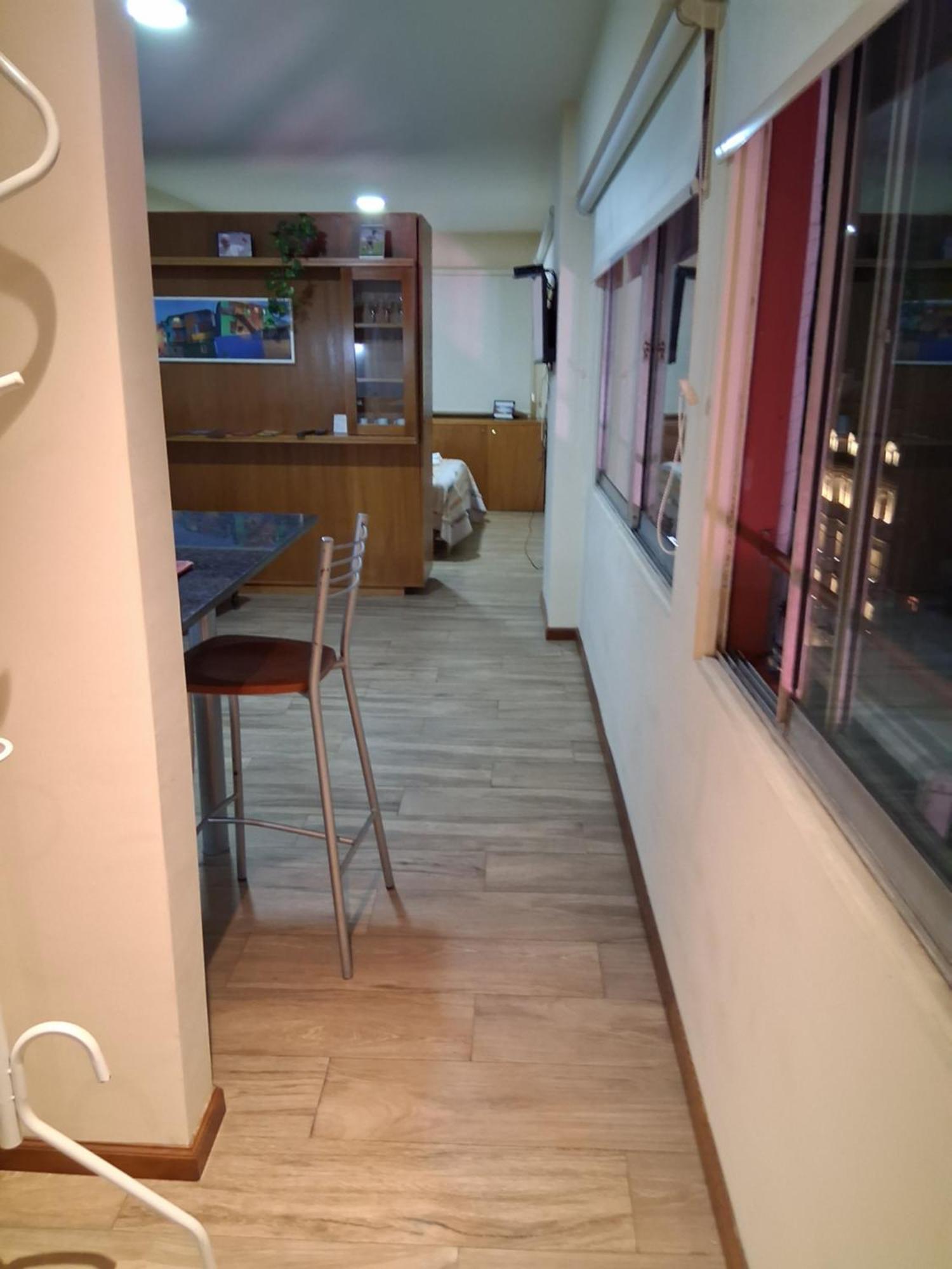 4 Ventanales Sobre La Avenida Corrientes Apartamento