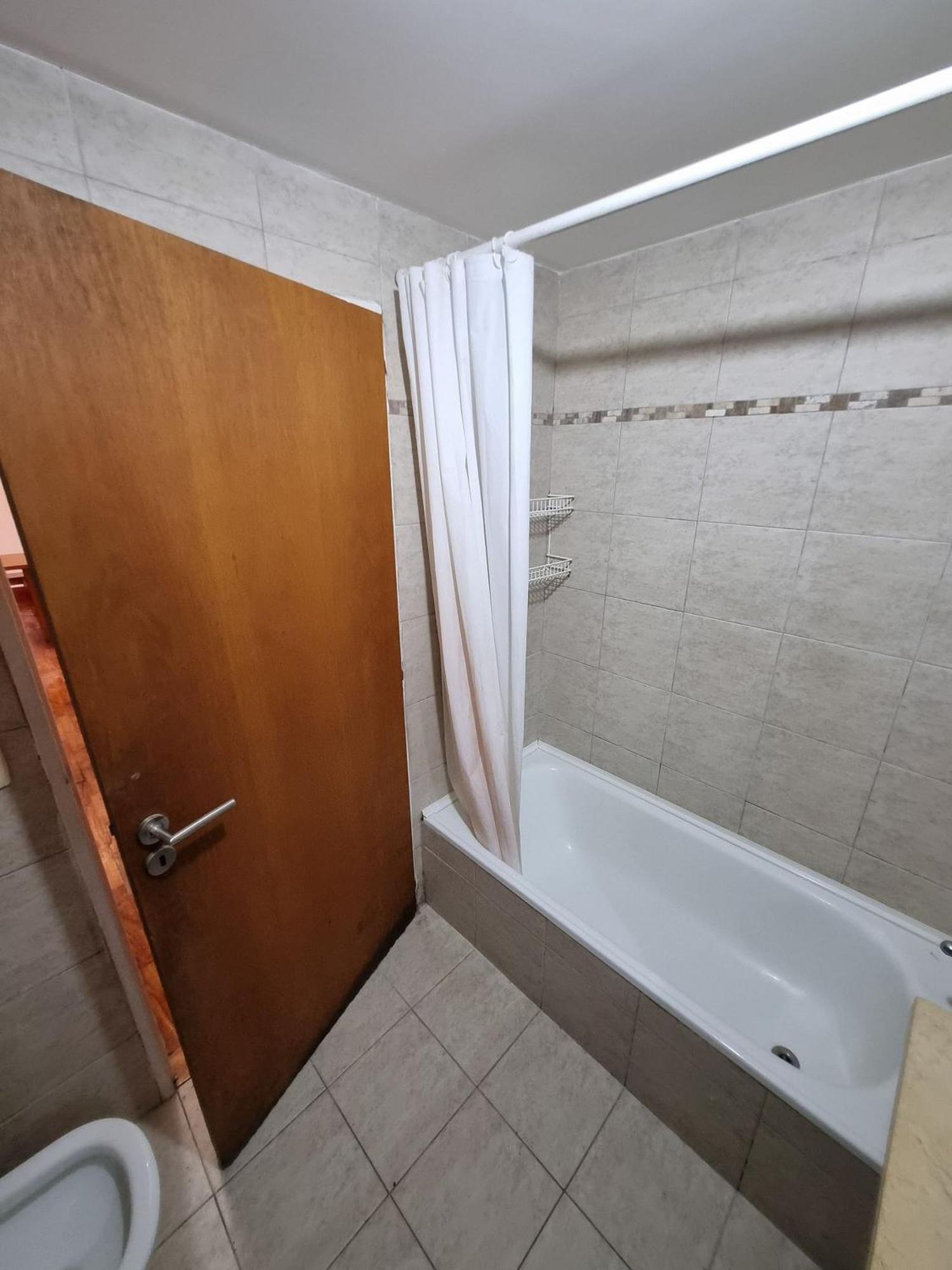 Amplio 3 Ambientes - Con Balcon Y Mucha Luz! Apartment