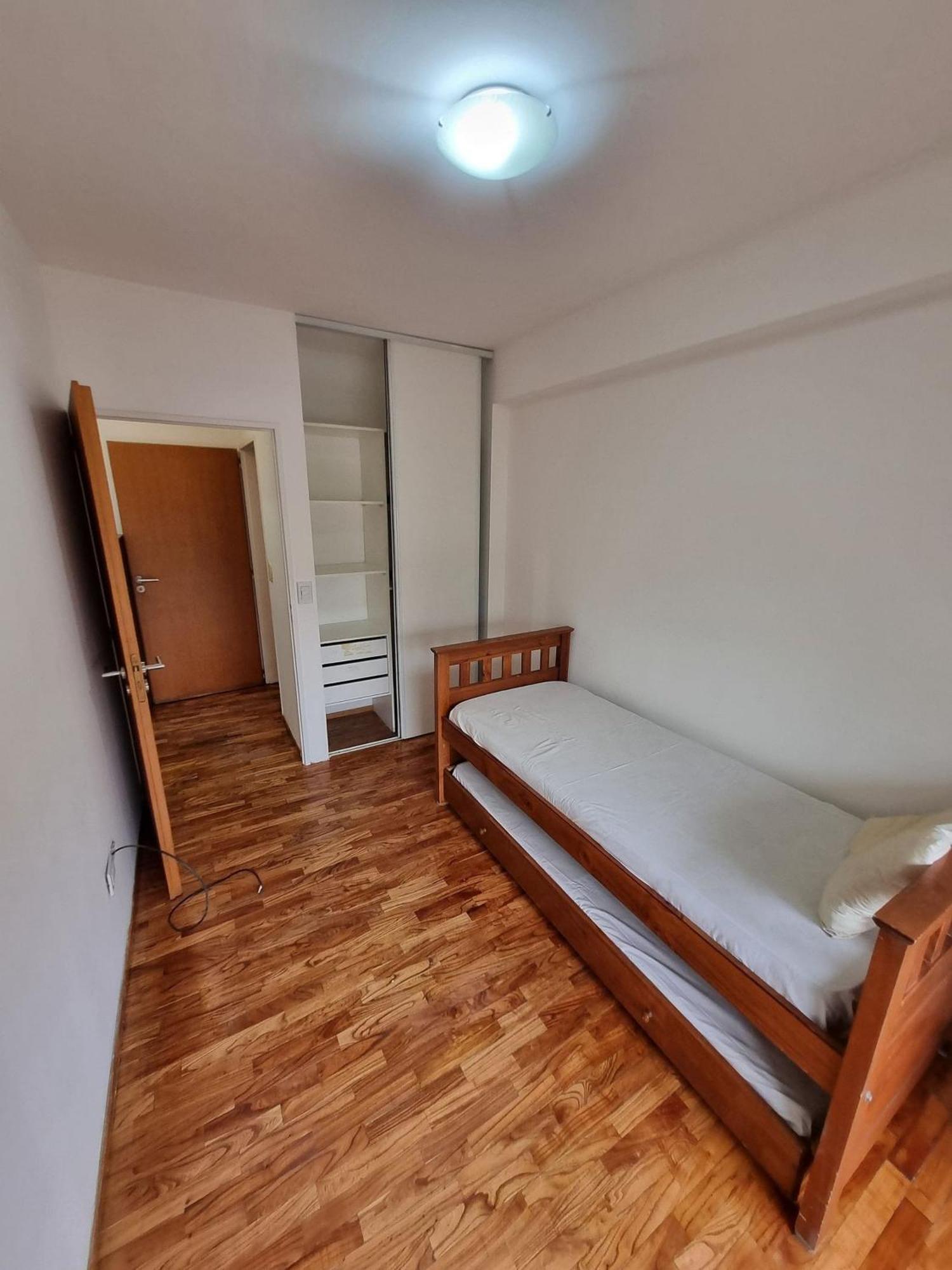 Apartment Amplio 3 Ambientes - Con Balcon Y Mucha Luz! *