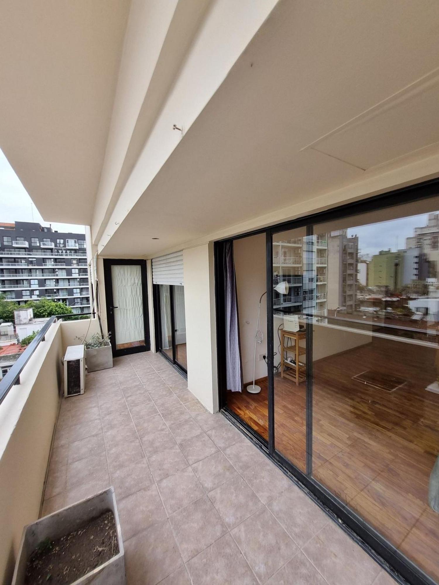Amplio 3 Ambientes - Con Balcon Y Mucha Luz!