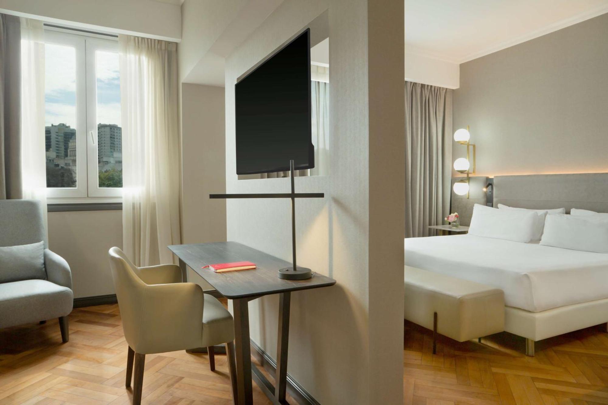 Nh Collection Crillón Hotel 4*