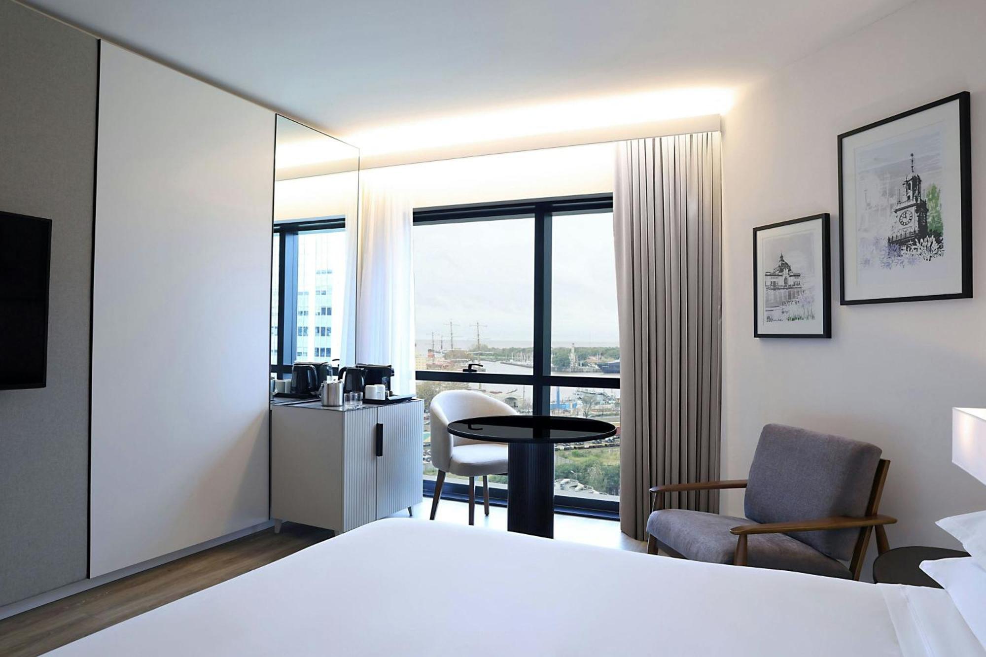 Hotel Sheraton & Convention Center 5*