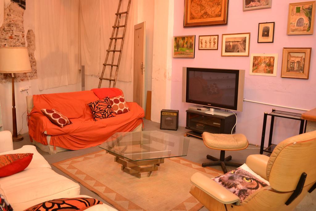 Paralelo Hostal *