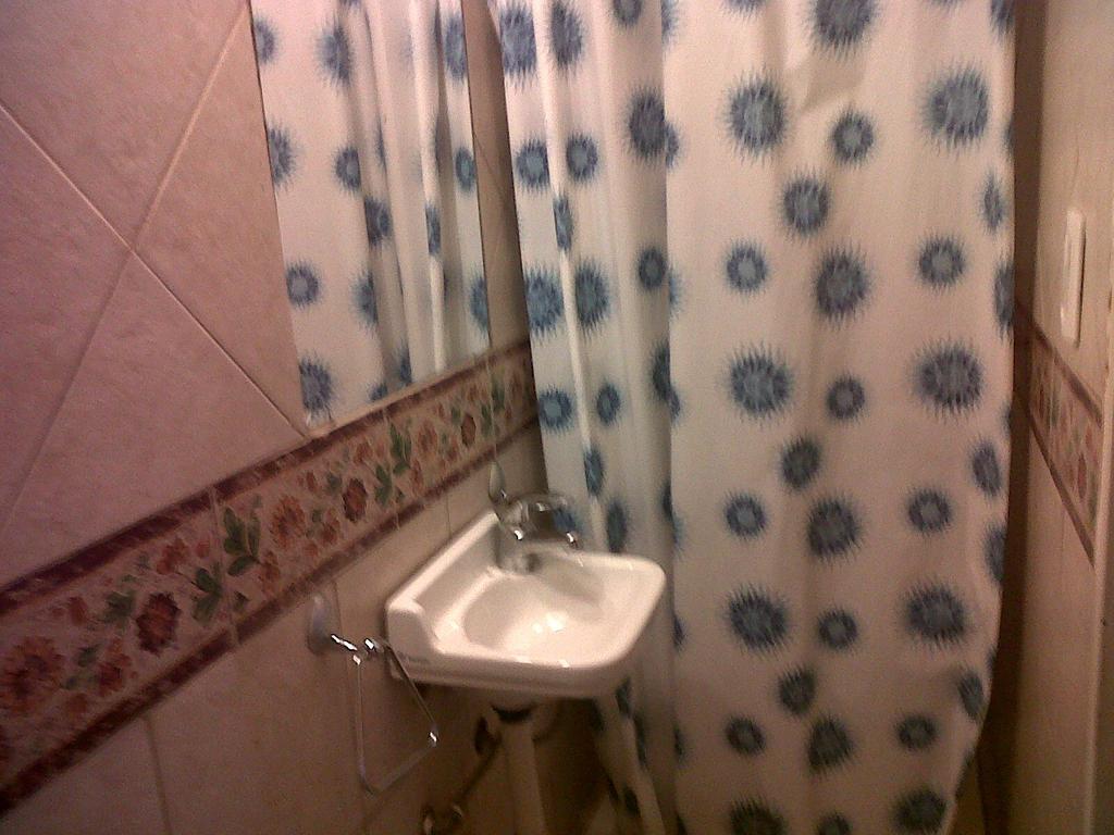 Hotel Avenue 2*