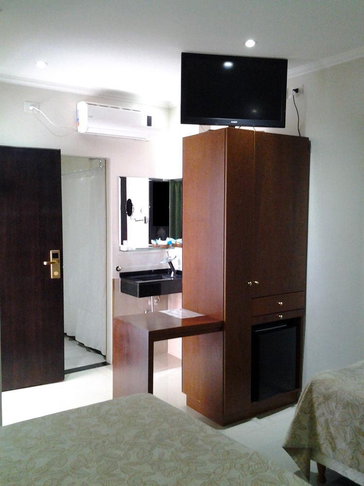 Athos Hotel 3*