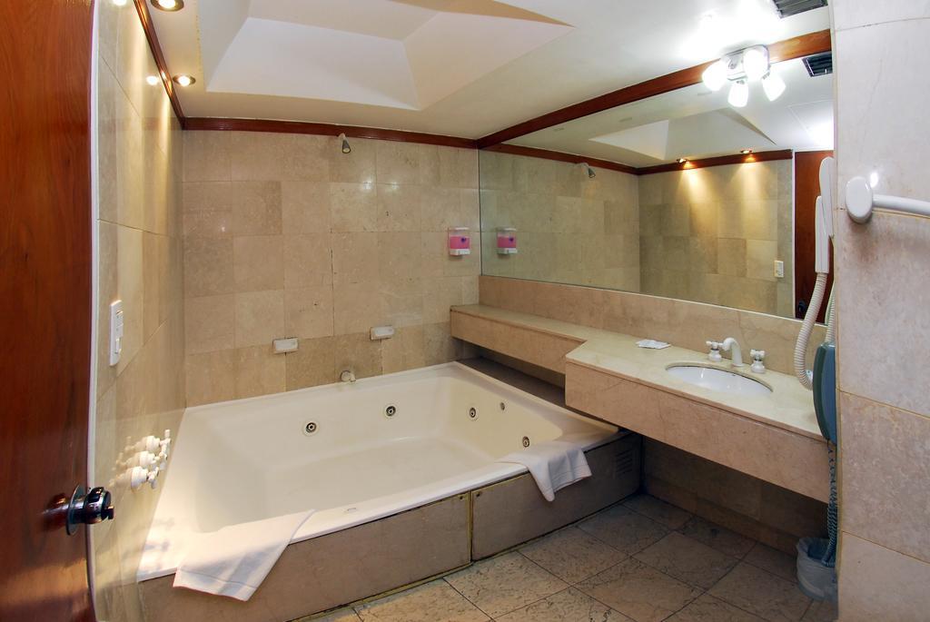 Art Deco & 4*