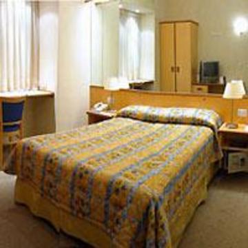 Aeroparque & Hotel 3*
