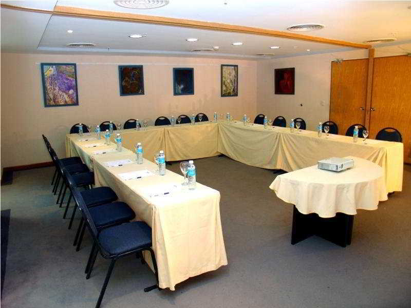 Hotel Aeroparque & 3*