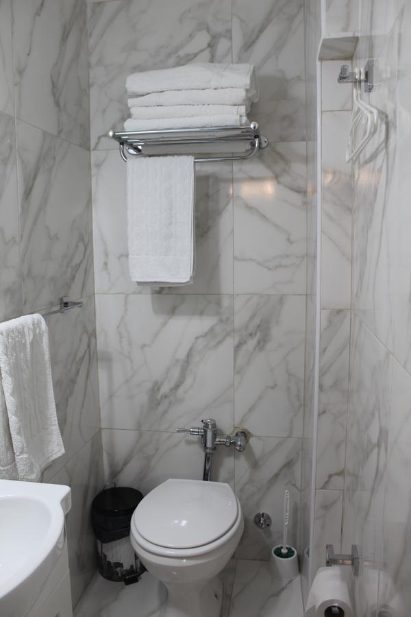 Calle Corrientes 1642 Apartamento *