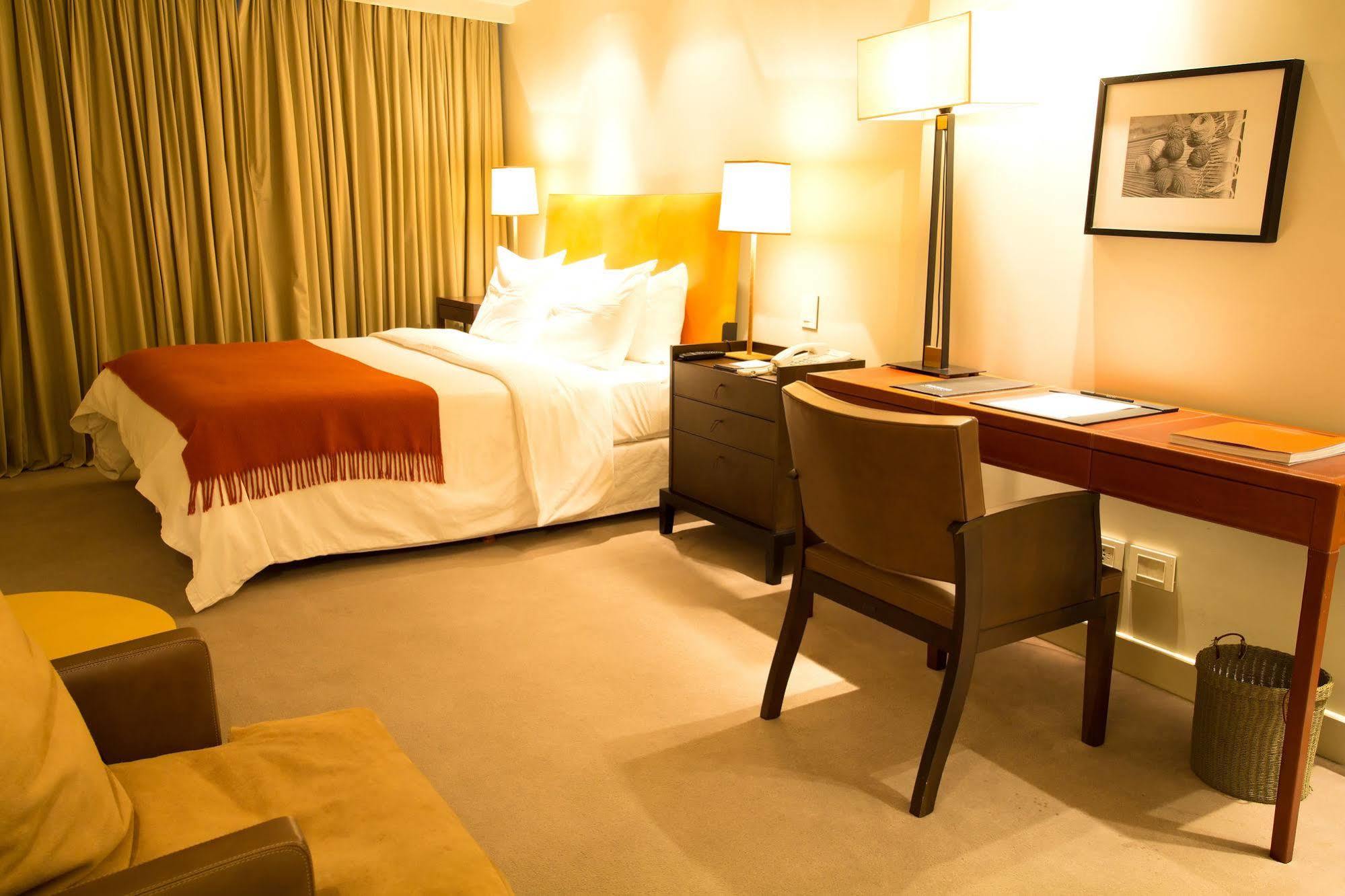 Serena Hotel 4*