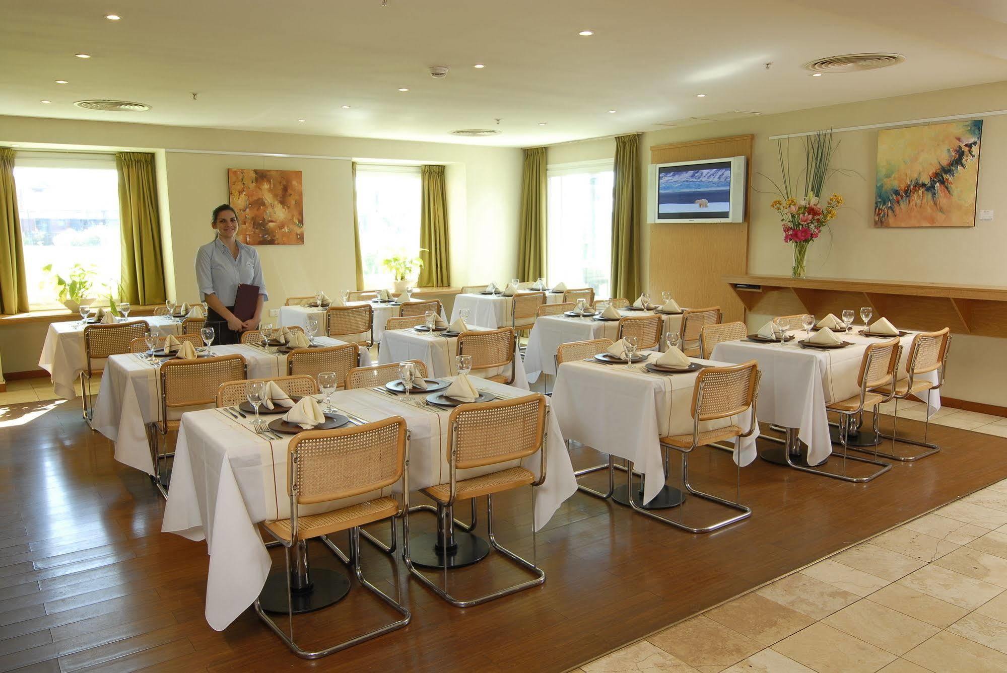Hotel Aeroparque & 3*