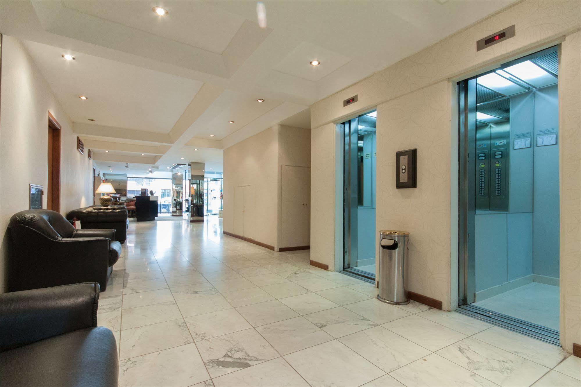 Cuatro Reyes Hotel