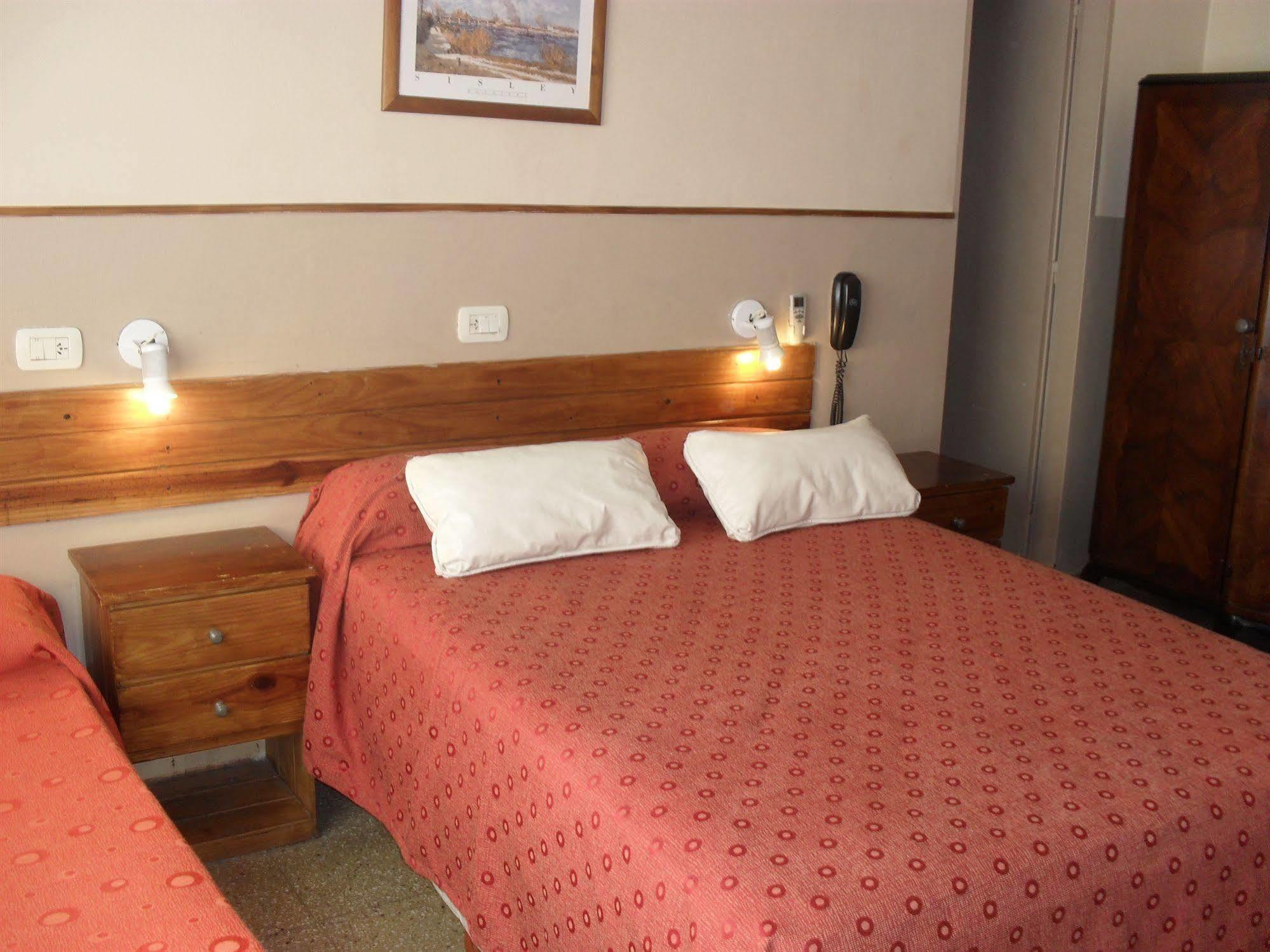 De La Rue Hotel 2*