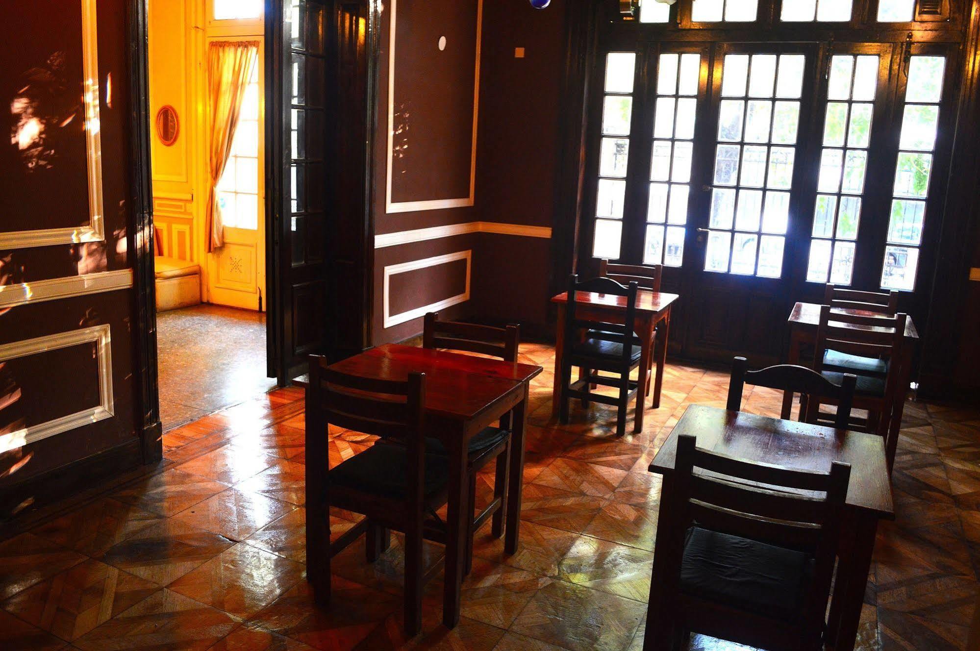 De La Rue Hotel