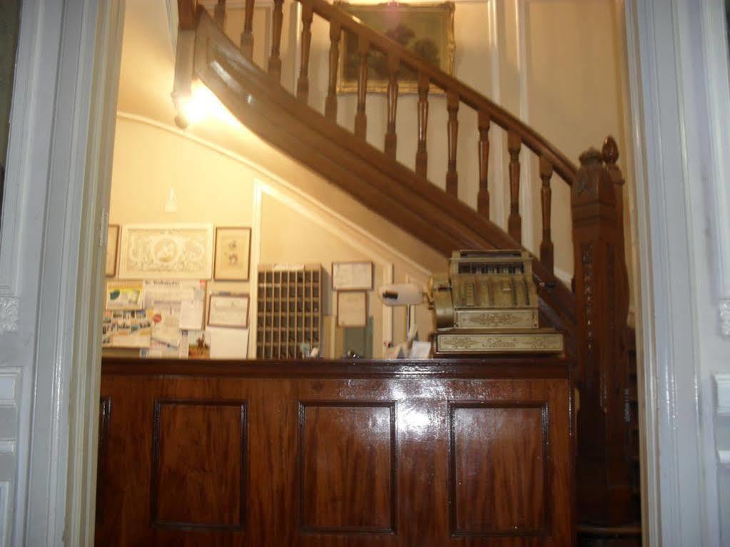 De La Rue Hotel