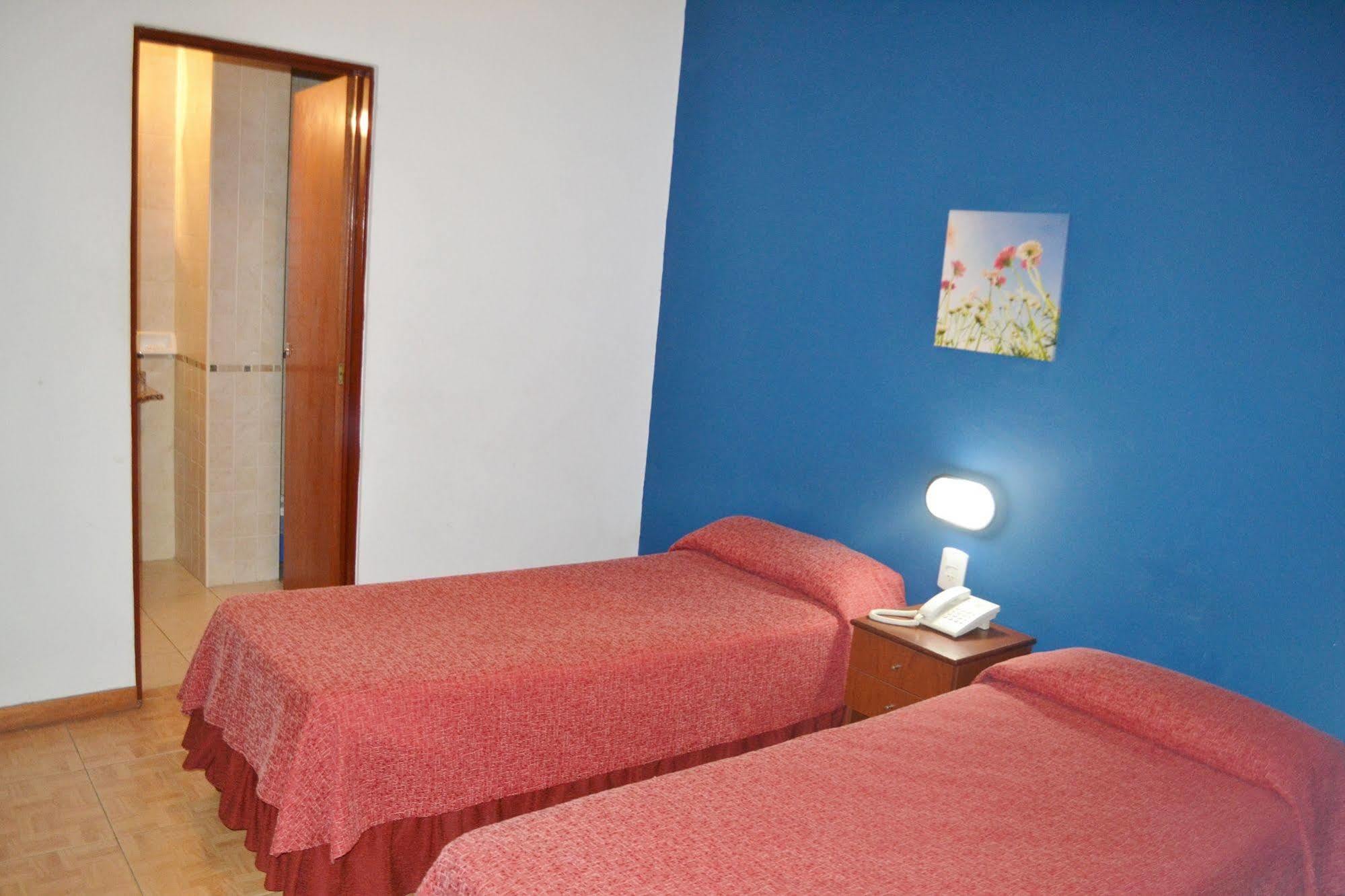 Alcazar Hotel *