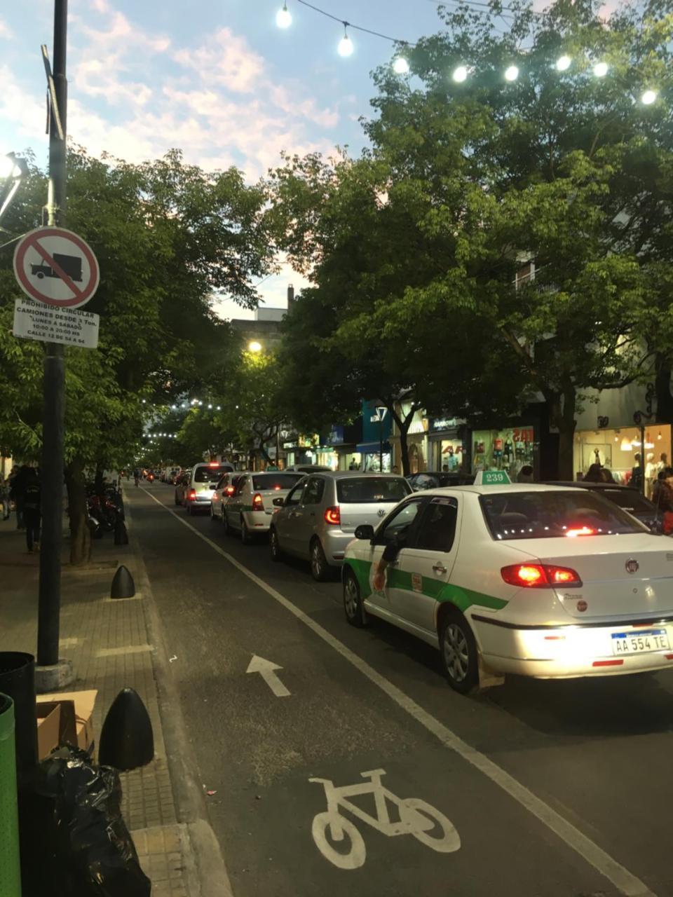 Av Kennedy Y Cerviño A Metros Embajada Eeuu