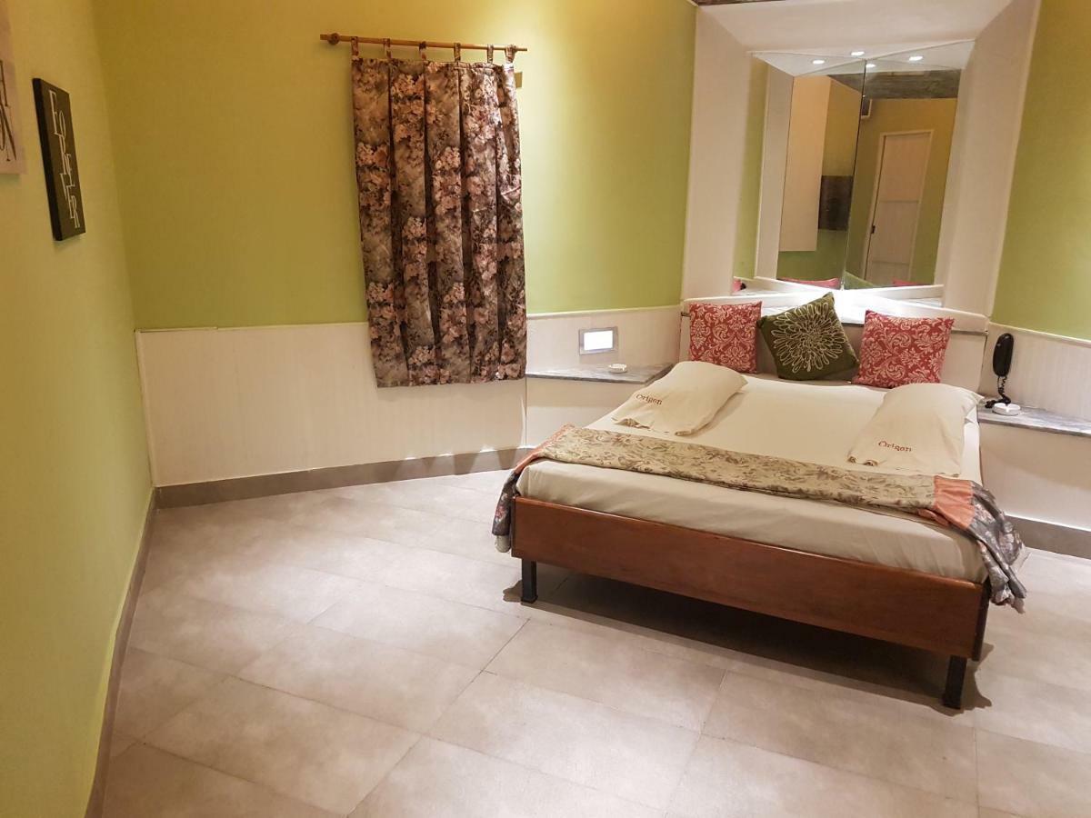 Hotel del amor Origen
