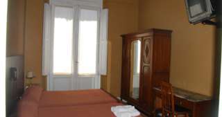 Ritz & Ba Hostal *
